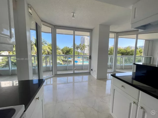 2-bedroom condo for rent in Aventura - 21055 Yacht Club Dr 610 - MondialRealty