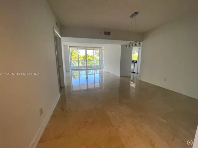 2-bedroom condo for rent in Aventura - 21055 Yacht Club Dr 610 - MondialRealty