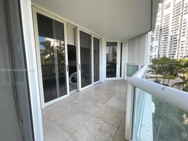 2-bedroom condo for rent in Aventura - 21055 Yacht Club Dr 610 - MondialRealty