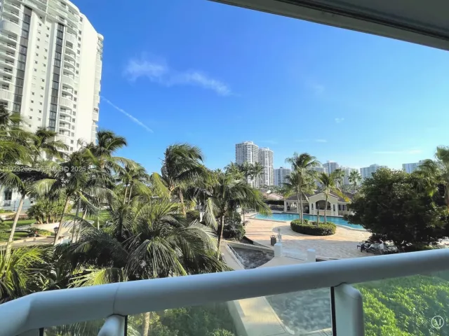 2-bedroom condo for rent in Aventura - 21055 Yacht Club Dr 610 - MondialRealty