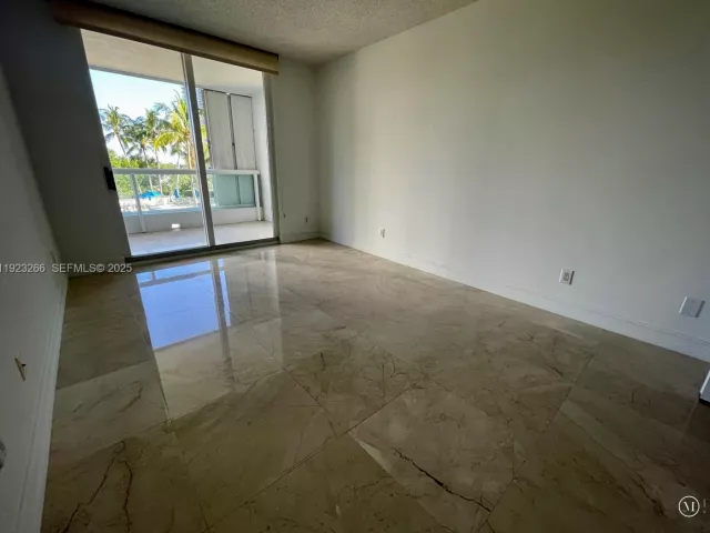 2-bedroom condo for rent in Aventura - 21055 Yacht Club Dr 610 - MondialRealty
