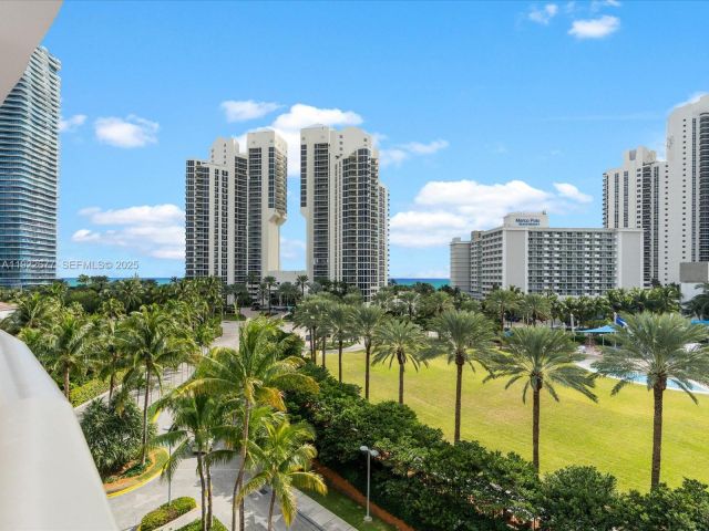 1-bedroom condo for rent in Sunny Isles Beach - 19370 E Collins Ave 625 - MondialRealty