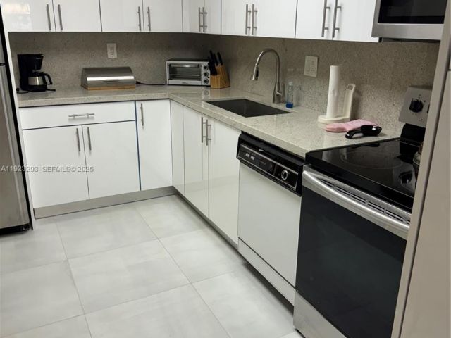 2-bedroom condo for rent in Aventura - 3600 Mystic Pointe Dr 208 - MondialRealty