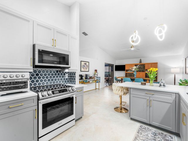 Home for sale at 1370 NW 28th Avenue - photo 6879542