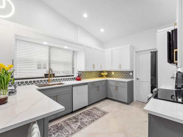 Home for sale at 1370 NW 28th Avenue - photo 6879543