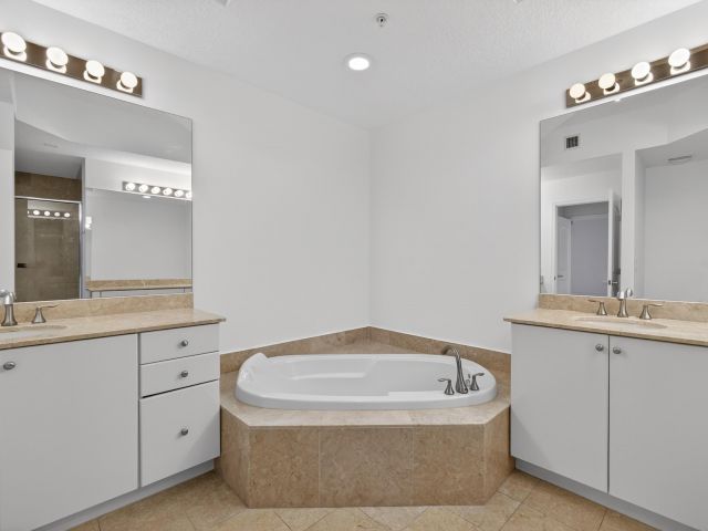 Apartment for sale  Unit #1027 - photo 6850935