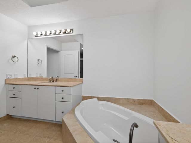 Apartment for sale  Unit #1027 - photo 6850938