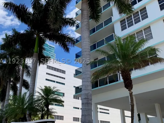 2-bedroom condo for rent in Hollywood - 3725 S Ocean Dr PH02 - MondialRealty