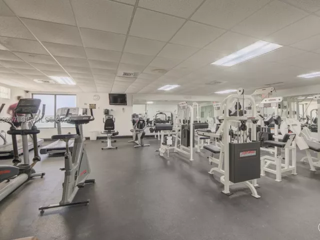 2-bedroom condo for rent in Hollywood - 3725 S Ocean Dr PH02 - MondialRealty