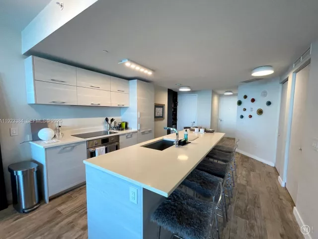 2-bedroom condo for sale in Miami - 650 NE 32nd St 3005 - MondialRealty