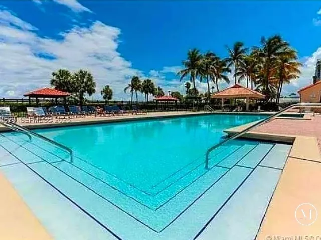 1-bedroom condo for rent in Miami Beach - 2555 Collins Ave PH114 - MondialRealty