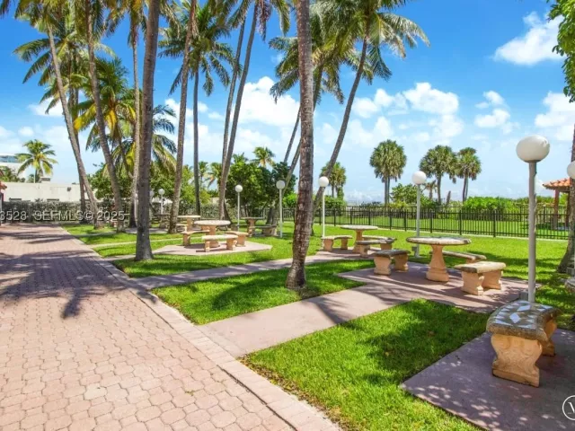 1-bedroom condo for rent in Miami Beach - 2555 Collins Ave PH114 - MondialRealty