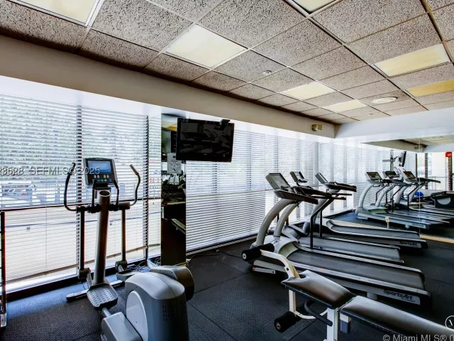 1-bedroom condo for rent in Miami Beach - 2555 Collins Ave PH114 - MondialRealty