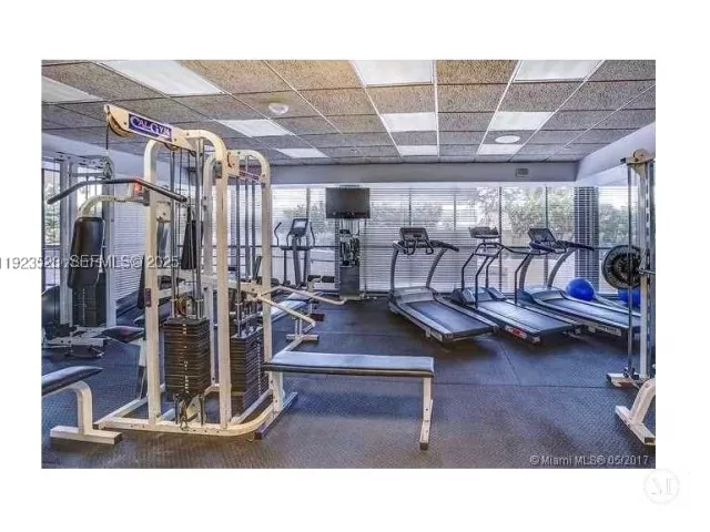 1-bedroom condo for rent in Miami Beach - 2555 Collins Ave PH114 - MondialRealty