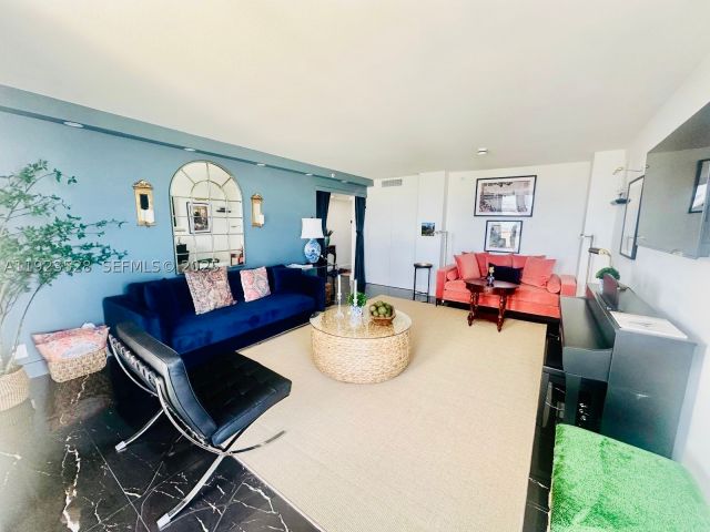 1-bedroom condo for rent in Miami Beach - 2555 Collins Ave PH114 - MondialRealty