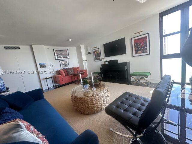 1-bedroom condo for rent in Miami Beach - 2555 Collins Ave PH114 - MondialRealty