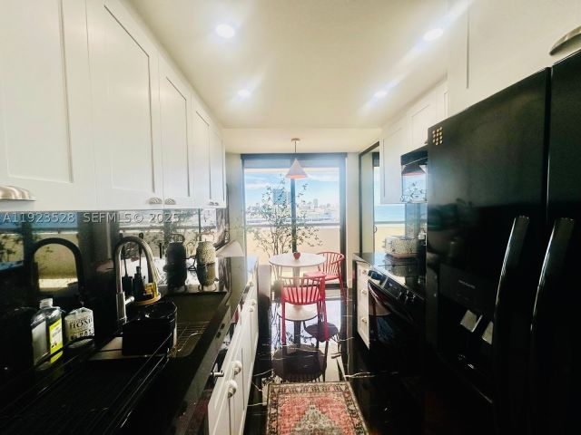 1-bedroom condo for rent in Miami Beach - 2555 Collins Ave PH114 - MondialRealty