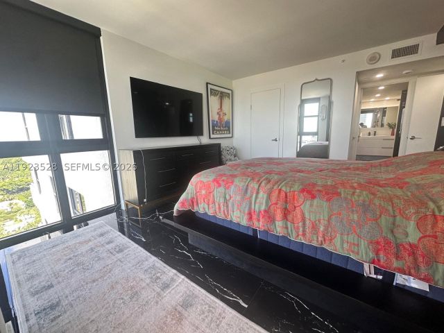 1-bedroom condo for rent in Miami Beach - 2555 Collins Ave PH114 - MondialRealty