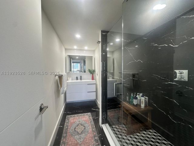 1-bedroom condo for rent in Miami Beach - 2555 Collins Ave PH114 - MondialRealty