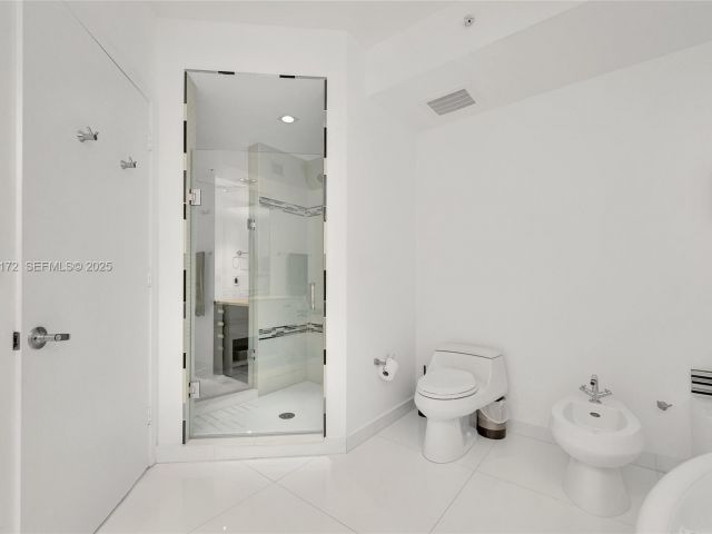 Apartment for sale  Unit #1002 - photo 6850596