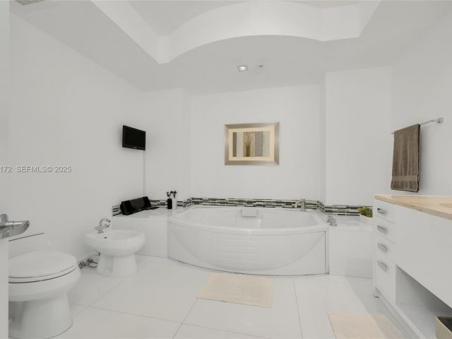 Apartment for sale  Unit #1002 - photo 6850598