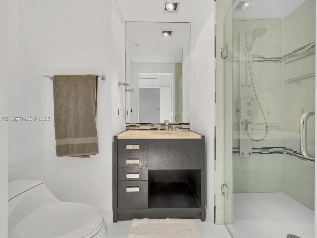 Apartment for sale  Unit #1002 - photo 6850600