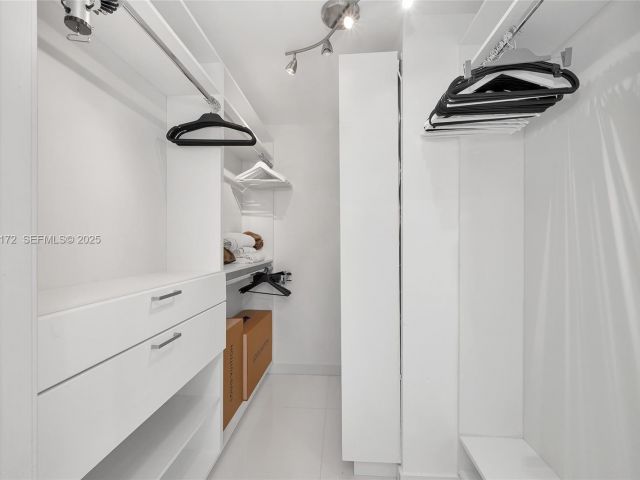 Apartment for sale  Unit #1002 - photo 6850602