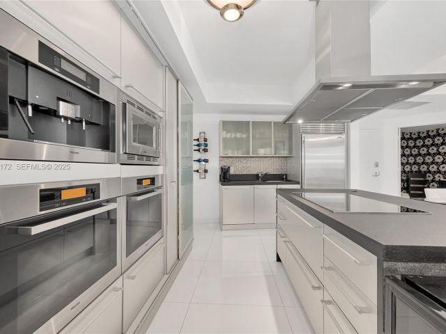 Apartment for sale  Unit #1002 - photo 6850611