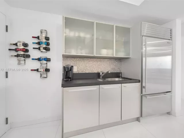 2-bedroom condo for sale in Sunny Isles Beach - 18201 Collins Ave 1002 - MondialRealty