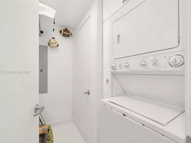 2-bedroom condo for sale in Sunny Isles Beach - 18201 Collins Ave 1002 - MondialRealty