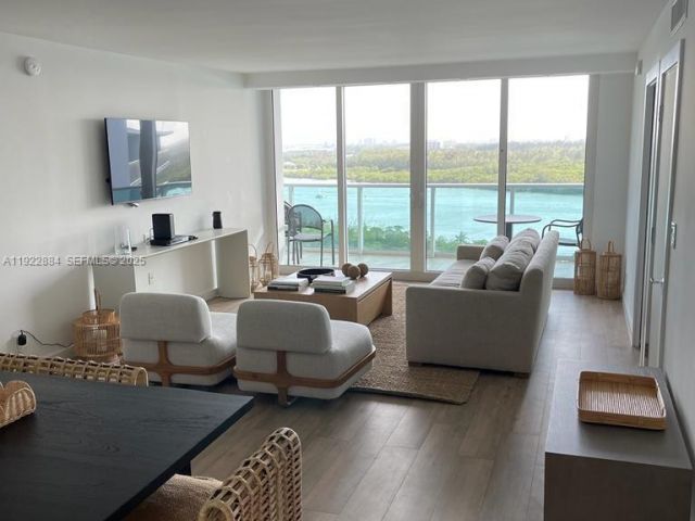 Apartment for rent  Unit #1521 - photo 6864227