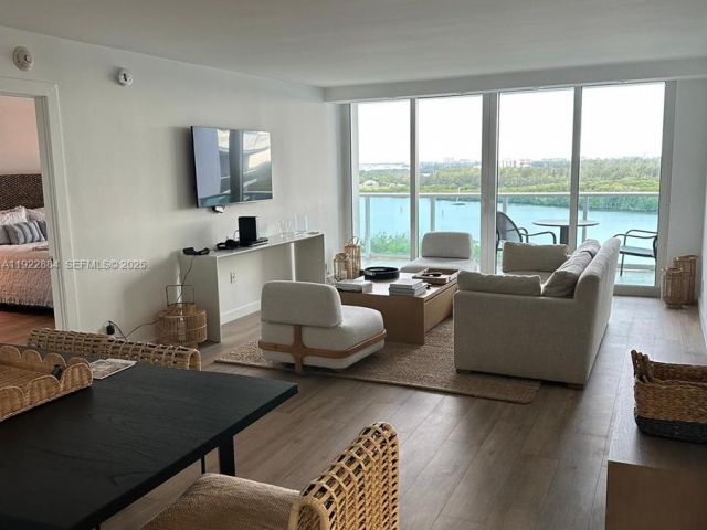 Apartment for rent  Unit #1521 - photo 6864229