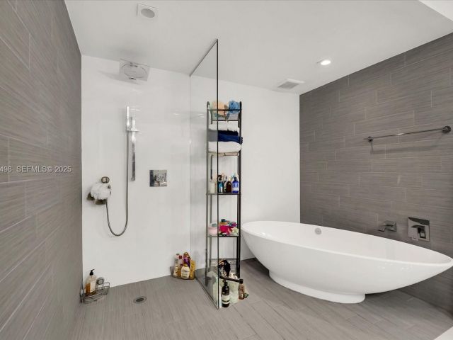 Apartment for sale  Unit #4-1203 - photo 6849485