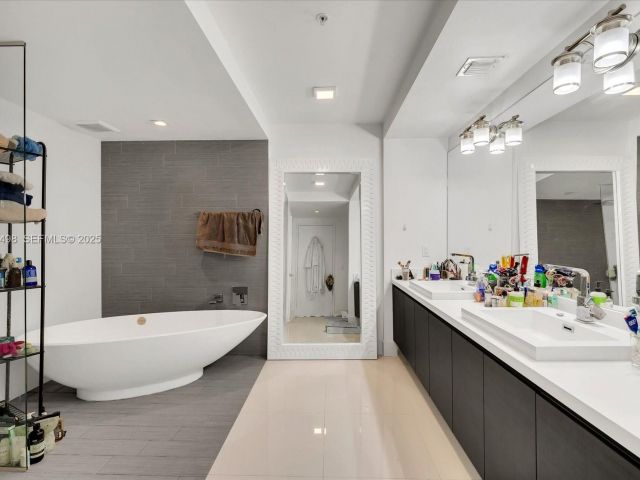 Apartment for sale  Unit #4-1203 - photo 6849486