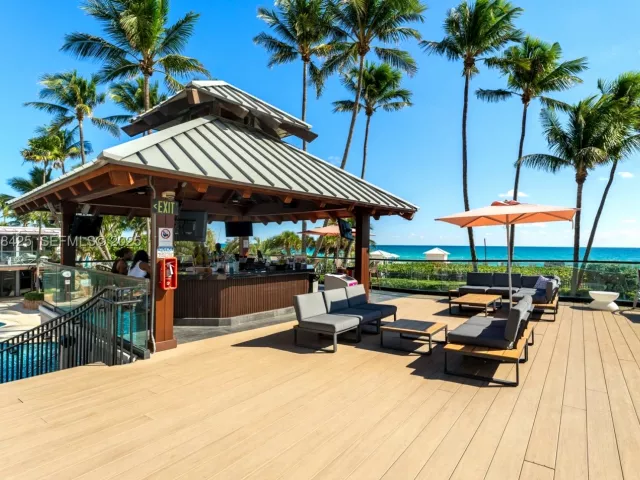 2-bedroom condo for sale in Miami Beach - 5225 Collins Ave 603 - MondialRealty