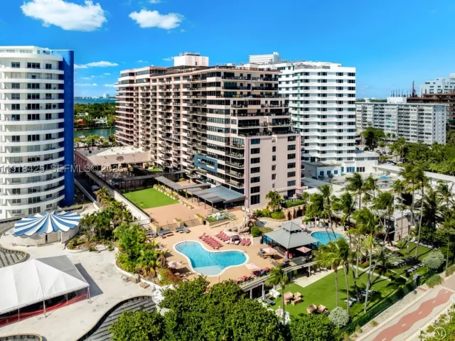 2-bedroom condo for sale in Miami Beach - 5225 Collins Ave 603 - MondialRealty