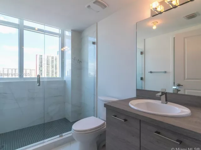 3-bedroom condo for rent in Sunny Isles Beach - 400 Sunny Isles Blvd 1019 - MondialRealty