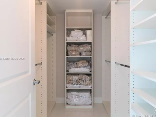 3-bedroom condo for rent in Sunny Isles Beach - 400 Sunny Isles Blvd 1019 - MondialRealty