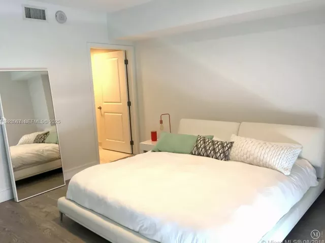 3-bedroom condo for rent in Sunny Isles Beach - 400 Sunny Isles Blvd 1019 - MondialRealty