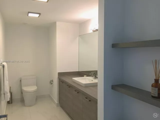 3-bedroom condo for rent in Sunny Isles Beach - 400 Sunny Isles Blvd 1019 - MondialRealty