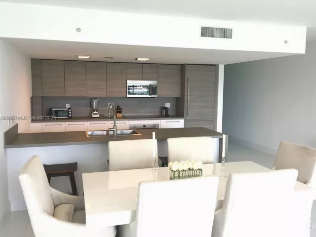 3-bedroom condo for rent in Sunny Isles Beach - 400 Sunny Isles Blvd 1019 - MondialRealty