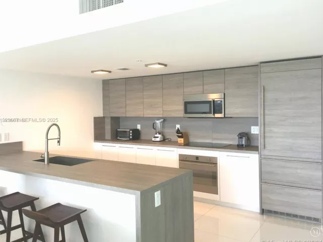 3-bedroom condo for rent in Sunny Isles Beach - 400 Sunny Isles Blvd 1019 - MondialRealty