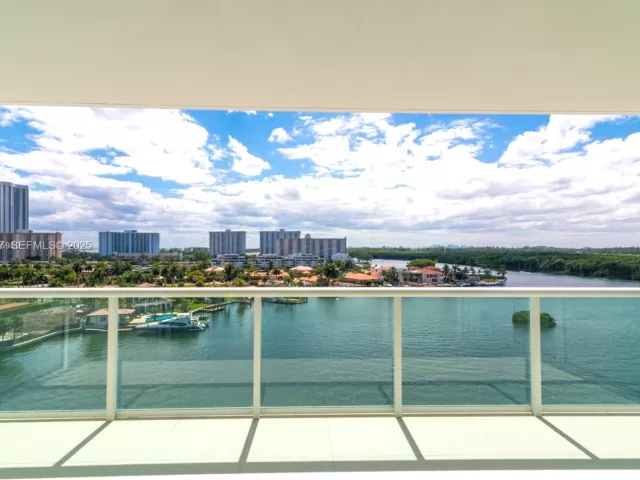 3-bedroom condo for rent in Sunny Isles Beach - 400 Sunny Isles Blvd 1019 - MondialRealty