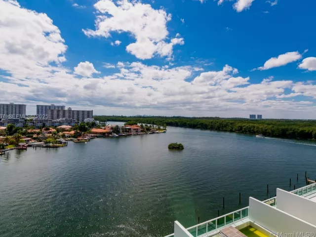 3-bedroom condo for rent in Sunny Isles Beach - 400 Sunny Isles Blvd 1019 - MondialRealty