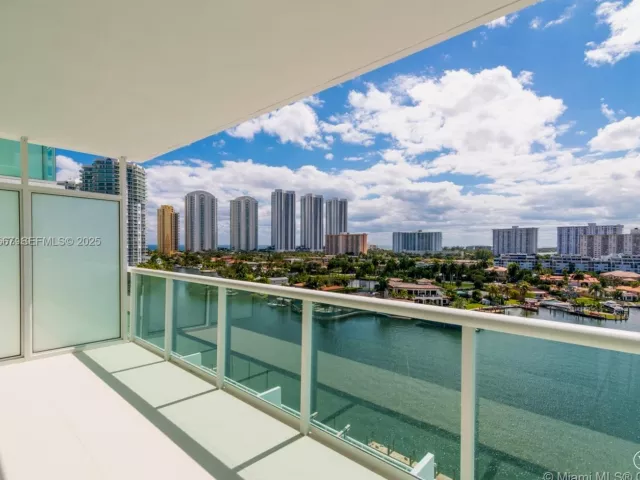 3-bedroom condo for rent in Sunny Isles Beach - 400 Sunny Isles Blvd 1019 - MondialRealty