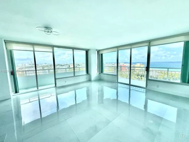 3-bedroom condo for sale in Miami Beach - 400 S Pointe Dr 1610 - MondialRealty