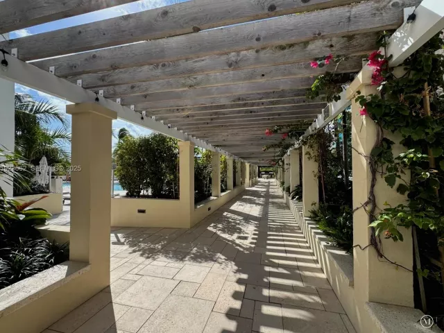 3-bedroom condo for sale in Miami Beach - 400 S Pointe Dr 1610 - MondialRealty