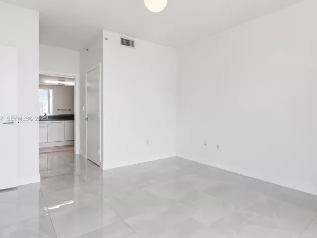 2-bedroom condo for sale in Miami - 90 SW 3rd St 2408 - MondialRealty