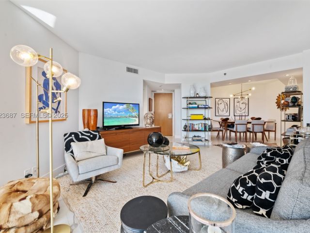 2-bedroom condo for rent in Aventura - 20185 E Country Club Dr 904 - MondialRealty