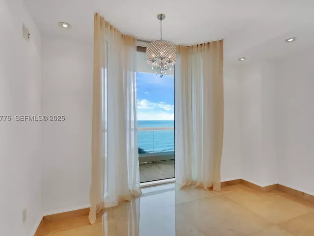 3-bedroom condo for sale in Sunny Isles Beach - 17875 Collins Ave 905 - MondialRealty